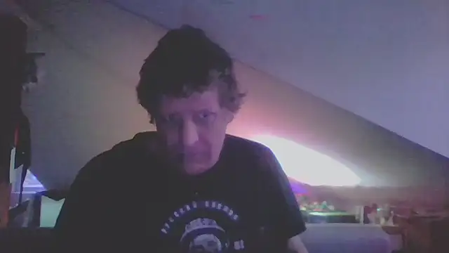 Snapshot of Bigthroaterboy chatting on May 13, 3:37 am Bigthroaterboy online show from May 13, 3:37 am