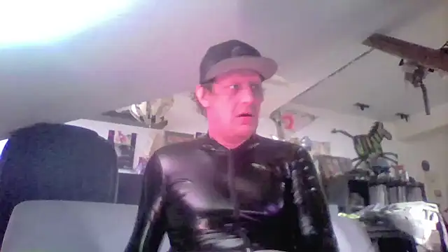 Snapshot of Bigthroaterboy chatting on May 13, 5:10 pm Bigthroaterboy online show from May 13, 5:10 pm