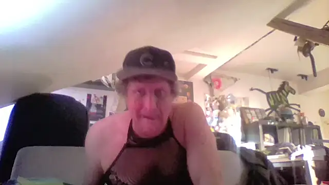 Snapshot of Bigthroaterboy chatting on May 15, 5:42 pm Bigthroaterboy online show from May 15, 5:42 pm