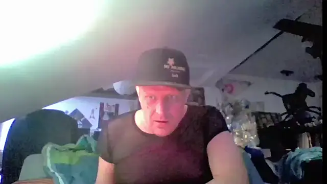 Snapshot of Bigthroaterboy chatting on June 1, 6:42 pm Bigthroaterboy online show from June 1, 6:42 pm