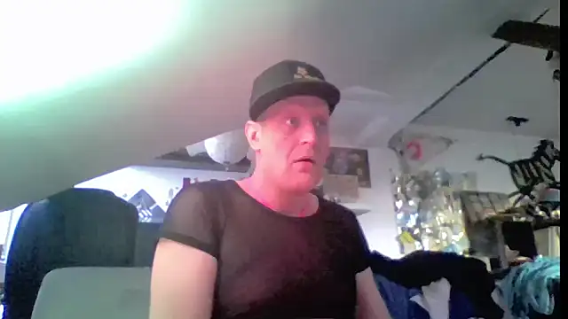 Snapshot of Bigthroaterboy chatting on June 3, 6:35 pm Bigthroaterboy online show from June 3, 6:35 pm