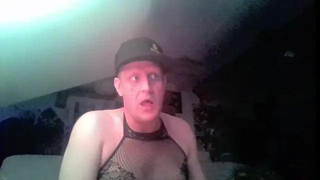 Snapshot of Bigthroaterboy chatting on June 11, 2:33 am Bigthroaterboy online show from June 11, 2:33 am