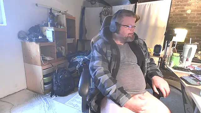 MagnusCockus online show from April 2, 12:25 pm