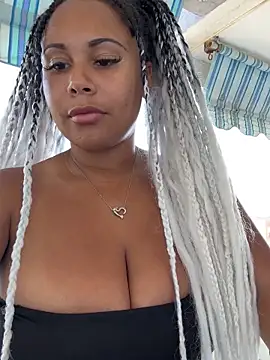 Snapshot of HaileyDiana chatting on September 18, 1:57 pm HaileyDiana online show from September 18, 1:57 pm