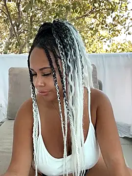 Snapshot of HaileyDiana chatting on September 23, 11:46 am HaileyDiana online show from September 23, 11:46 am