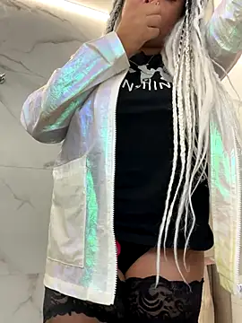 Snapshot of HaileyDiana chatting on October 1, 8:37 pm HaileyDiana online show from October 1, 8:37 pm