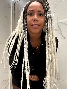 Snapshot of HaileyDiana chatting on October 2, 9:38 am HaileyDiana online show from October 2, 9:38 am