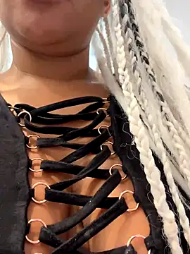 Snapshot of HaileyDiana chatting on October 5, 8:23 am HaileyDiana online show from October 5, 8:23 am