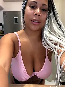 Snapshot of HaileyDiana chatting on October 8, 4:48 pm HaileyDiana online show from October 8, 4:48 pm