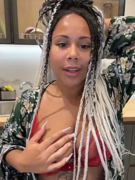 Snapshot of HaileyDiana chatting on October 9, 4:16 pm HaileyDiana online show from October 9, 4:16 pm