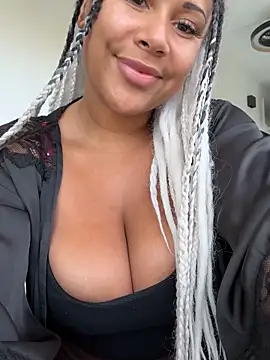 Snapshot of HaileyDiana chatting on October 10, 3:00 pm HaileyDiana online show from October 10, 3:00 pm