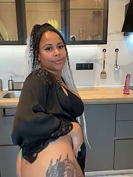 Snapshot of HaileyDiana chatting on October 11, 11:20 am HaileyDiana online show from October 11, 11:20 am