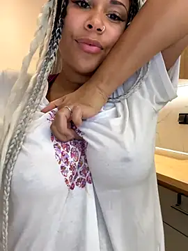 Snapshot of HaileyDiana chatting on October 20, 4:18 pm HaileyDiana online show from October 20, 4:18 pm