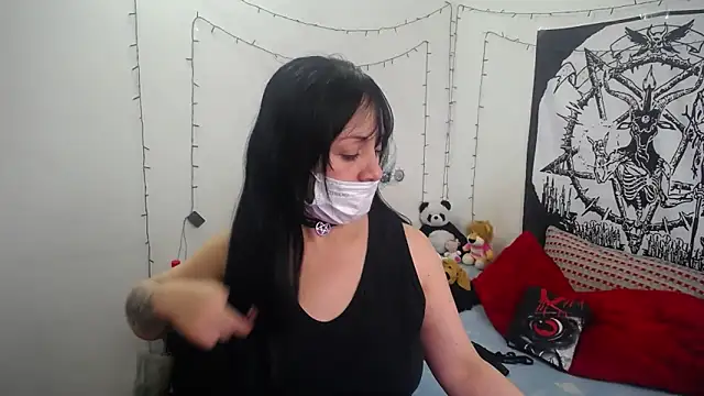 Snapshot of lili_peach chatting on December 5, 9:06 pm lili peach online show from December 5, 9:06 pm