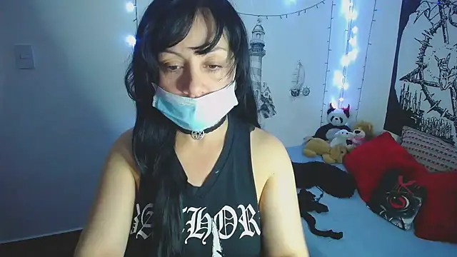 Snapshot of lili_peach chatting on December 13, 11:50 pm lili peach online show from December 13, 11:50 pm