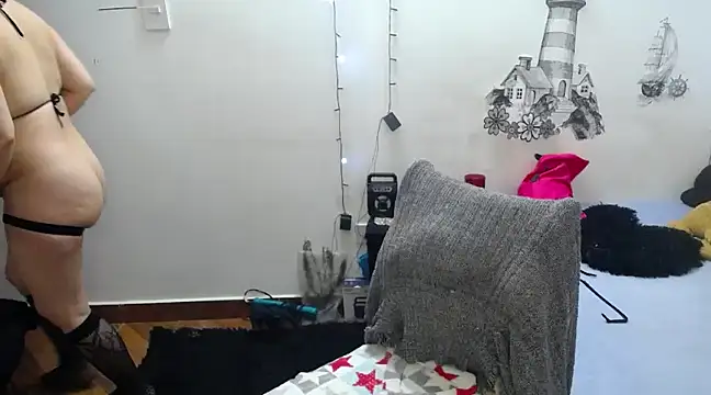 Snapshot of lili_peach chatting on December 16, 12:59 am lili peach online show from December 16, 12:59 am