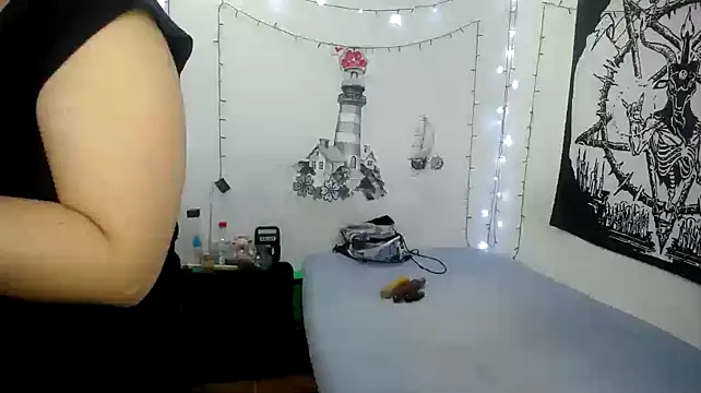 Snapshot of lili_peach chatting on January 22, 10:48 pm lili peach online show from January 22, 10:48 pm