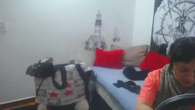 Snapshot of lili_peach chatting on March 6, 8:48 pm lili peach online show from March 6, 8:48 pm