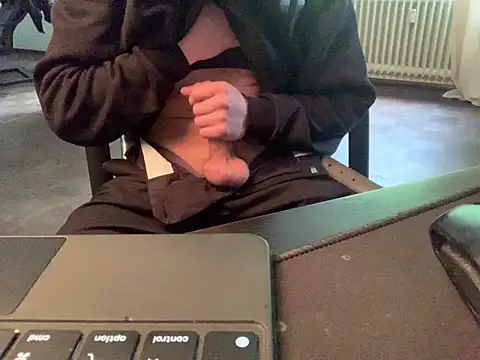 KendrickJiz online show from May 14, 3:08 pm