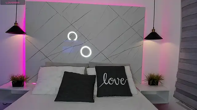 Snapshot of ANTONELLA__ROUSE_ chatting on December 15, 4:18 am ANTONELLA ROUSE online show from December 15, 4:18 am