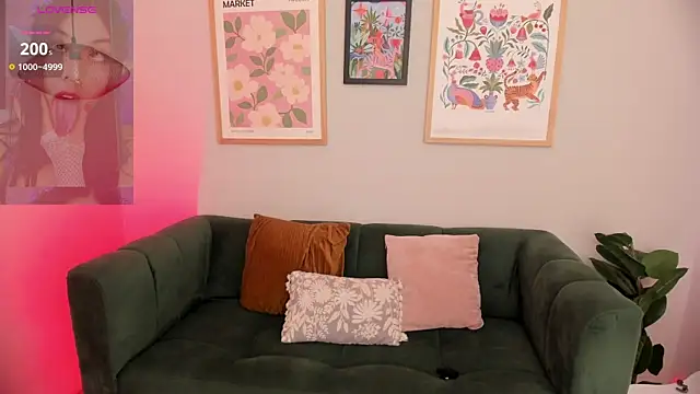 Melissa Koster online show from October 8, 5:05 am