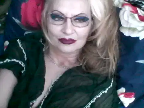 CarlyTreat online show from December 5, 8:11 pm