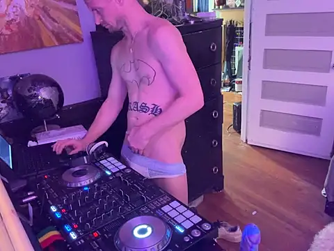 trash4cash online show from November 24, 6:07 pm