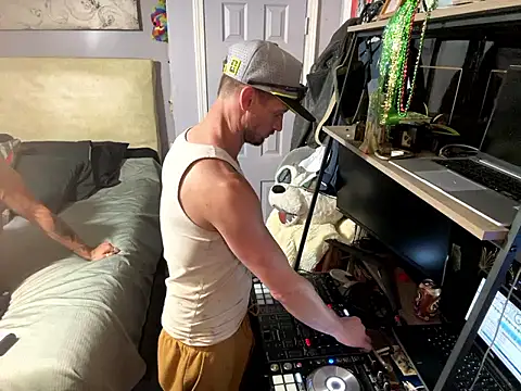 trash4cash online show from April 22, 8:43 pm