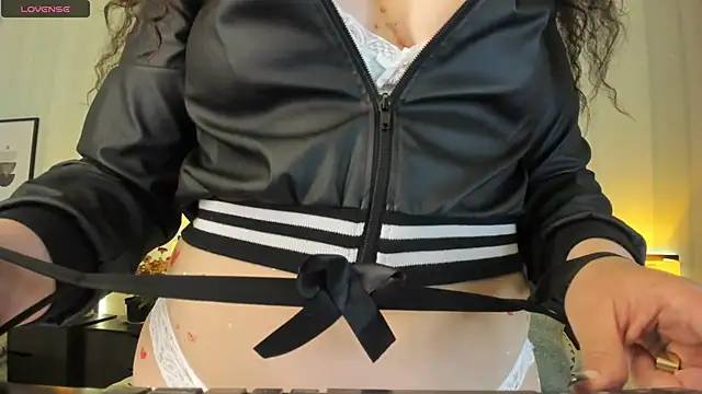 Snapshot of Valeria__soler chatting on February 14, 9:21 pm Valeria soler online show from February 14, 9:21 pm