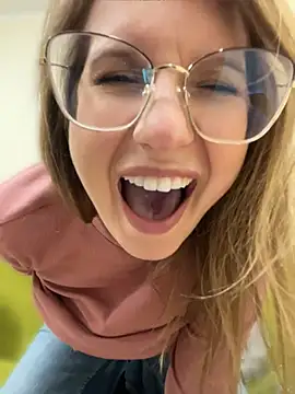 Snapshot of Vanilladreams chatting on April 9, 4:12 pm Vanilladreams online show from April 9, 4:12 pm