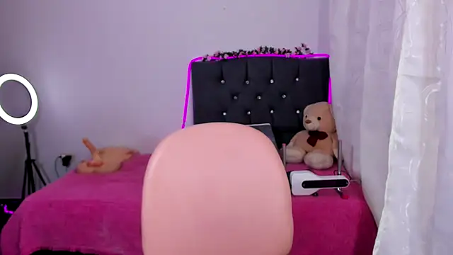 Snapshot of CataleyaHot_132 chatting on November 7, 4:34 am CataleyaHot 132 online show from November 7, 4:34 am