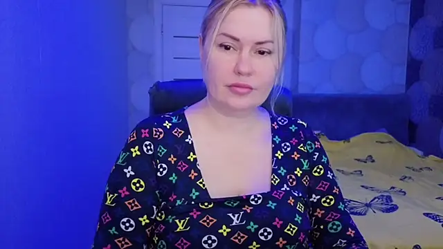 Snapshot of natusik chatting on February 9, 12:03 am natusik online show from February 9, 12:03 am