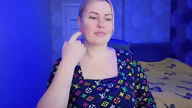 Snapshot of natusik chatting on March 28, 2:55 am natusik online show from March 28, 2:55 am