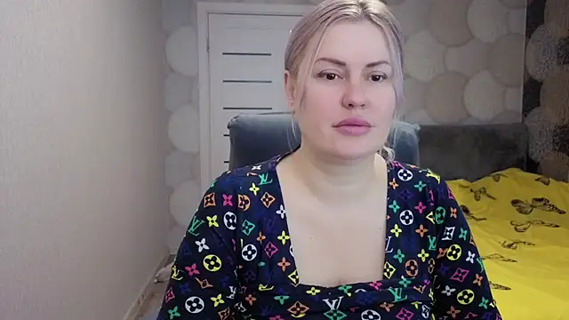 Snapshot of natusik chatting on April 1, 3:18 am natusik online show from April 1, 3:18 am