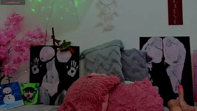 KilyetVera3x online show from December 21, 4:52 am