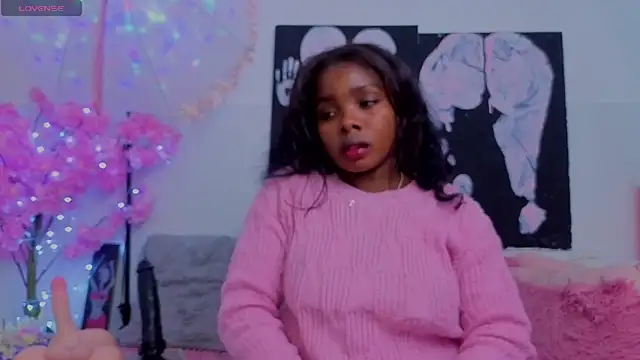 Snapshot of KilyetVera3x chatting on February 13, 5:03 am KilyetVera3x online show from February 13, 5:03 am