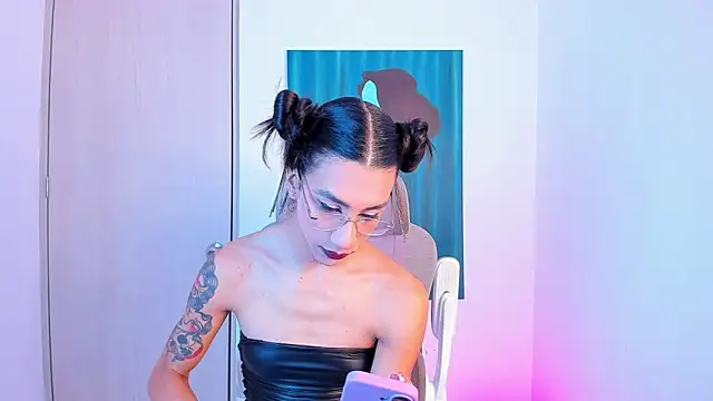 sofiaa grey  online show from April 21, 4:01 pm