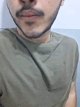 Snapshot of alesssterling chatting on April 18, 6:34 pm alesssterling online show from April 18, 6:34 pm