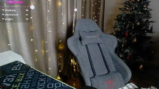 Snapshot of MargoFoxy chatting on December 15, 11:01 am MargoFoxy online show from December 15, 11:01 am