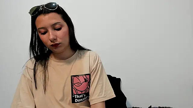 Snapshot of cami-01 chatting on October 13, 8:31 pm cami-01 online show from October 13, 8:31 pm