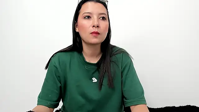 Snapshot of cami-01 chatting on October 30, 8:42 pm cami-01 online show from October 30, 8:42 pm