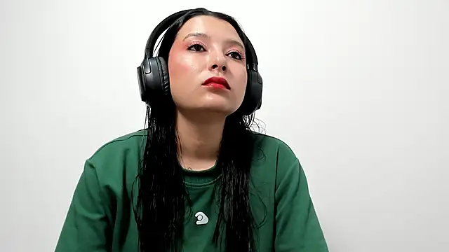 cami-01 online show from December 4, 9:01 pm