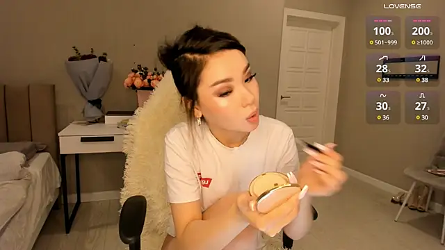 aya shy online show from December 13, 9:24 am