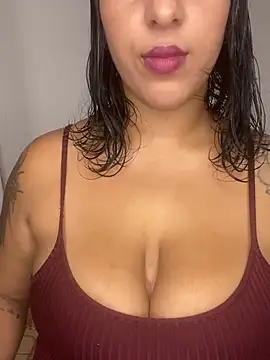 Snapshot of Indiadeusa chatting on February 23, 1:19 pm Indiadeusa online show from February 23, 1:19 pm