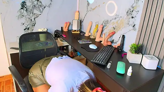 Snapshot of AlixLong chatting on September 27, 10:09 am AlixLong online show from September 27, 10:09 am