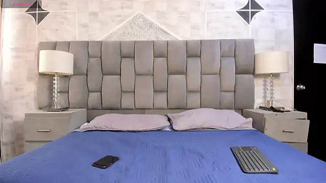 LaurenSnow online show from April 8, 3:34 pm