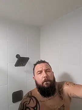 Snapshot of beardedbeasty86 chatting on October 15, 10:59 am beardedbeasty86 online show from October 15, 10:59 am