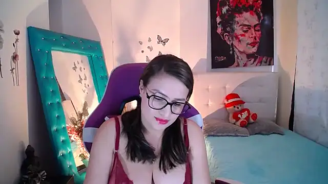 esmeraldaa230 online show from September 19, 9:37 pm