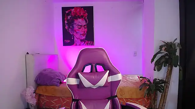 esmeraldaa230 online show from January 10, 7:37 pm