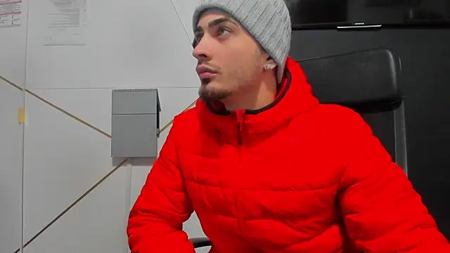 Snapshot of BrandonTate chatting on January 6, 5:55 am BrandonTate online show from January 6, 5:55 am